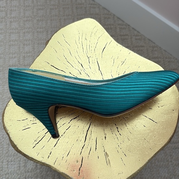 Dyeables Vintage,  Elegant Ribbed Satin Teal Striped Women's Shoes. Size 7B - Picture 10 of 16